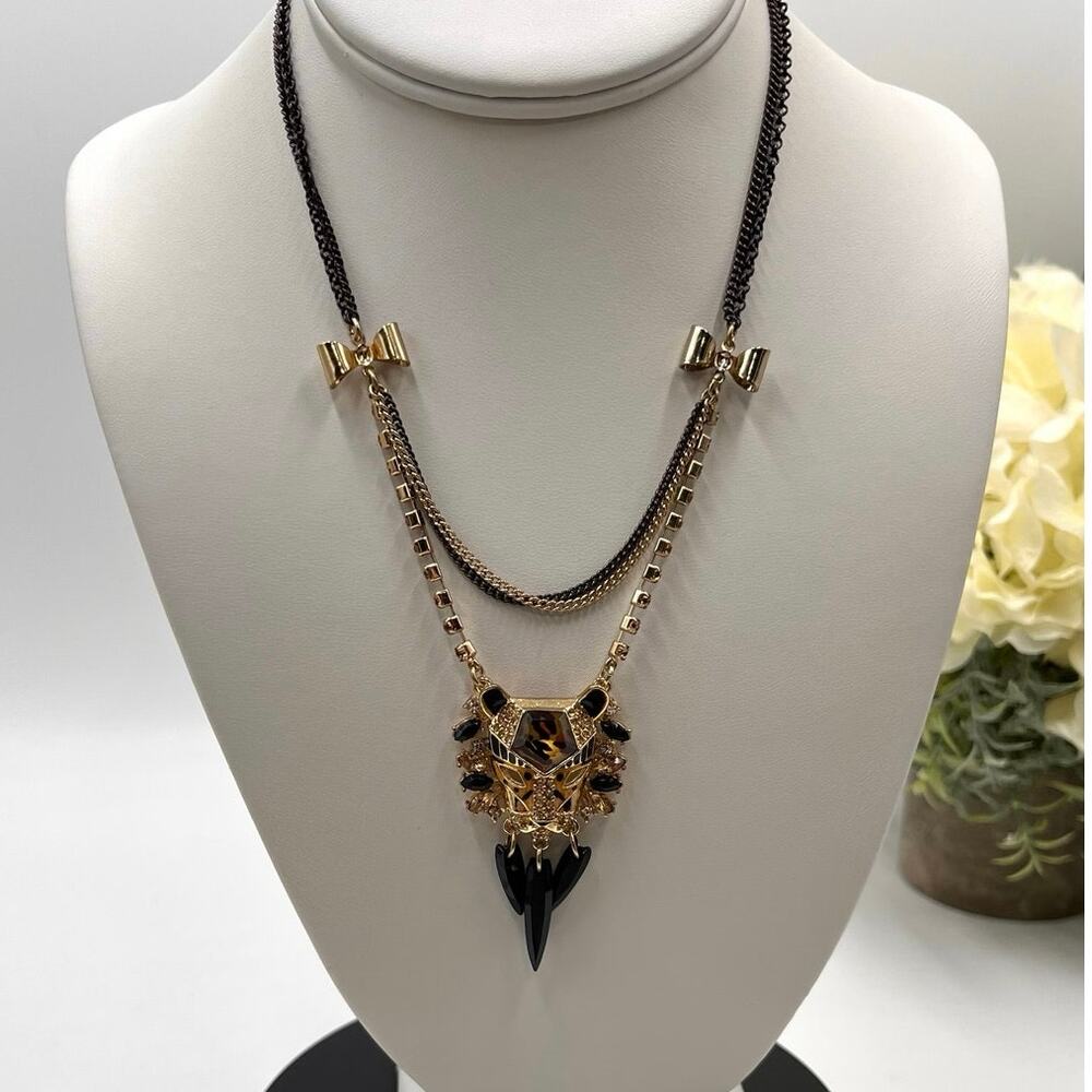 Betsey Johnson Hollywood
Glam Leopard Tiger Head Dangle Bow Gold Necklace